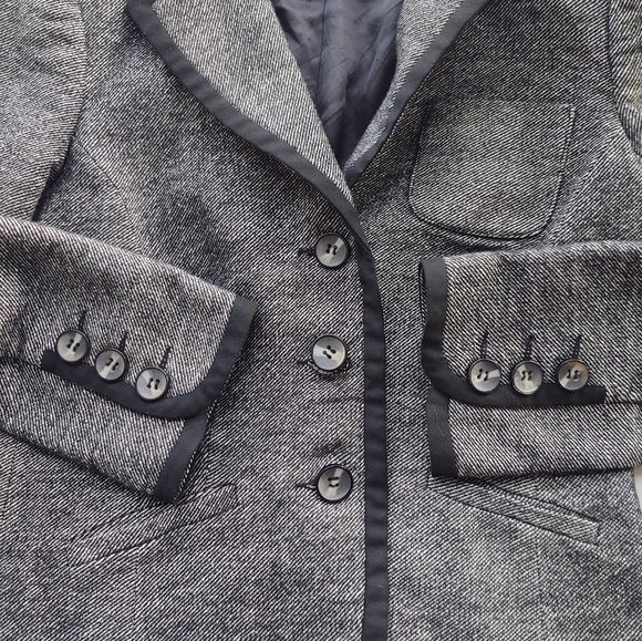 Trina Turk Tweed Jacket Blazer Gray Black Three Buttons Fitted Wool Silk Size 8 - Picture 8 of 12